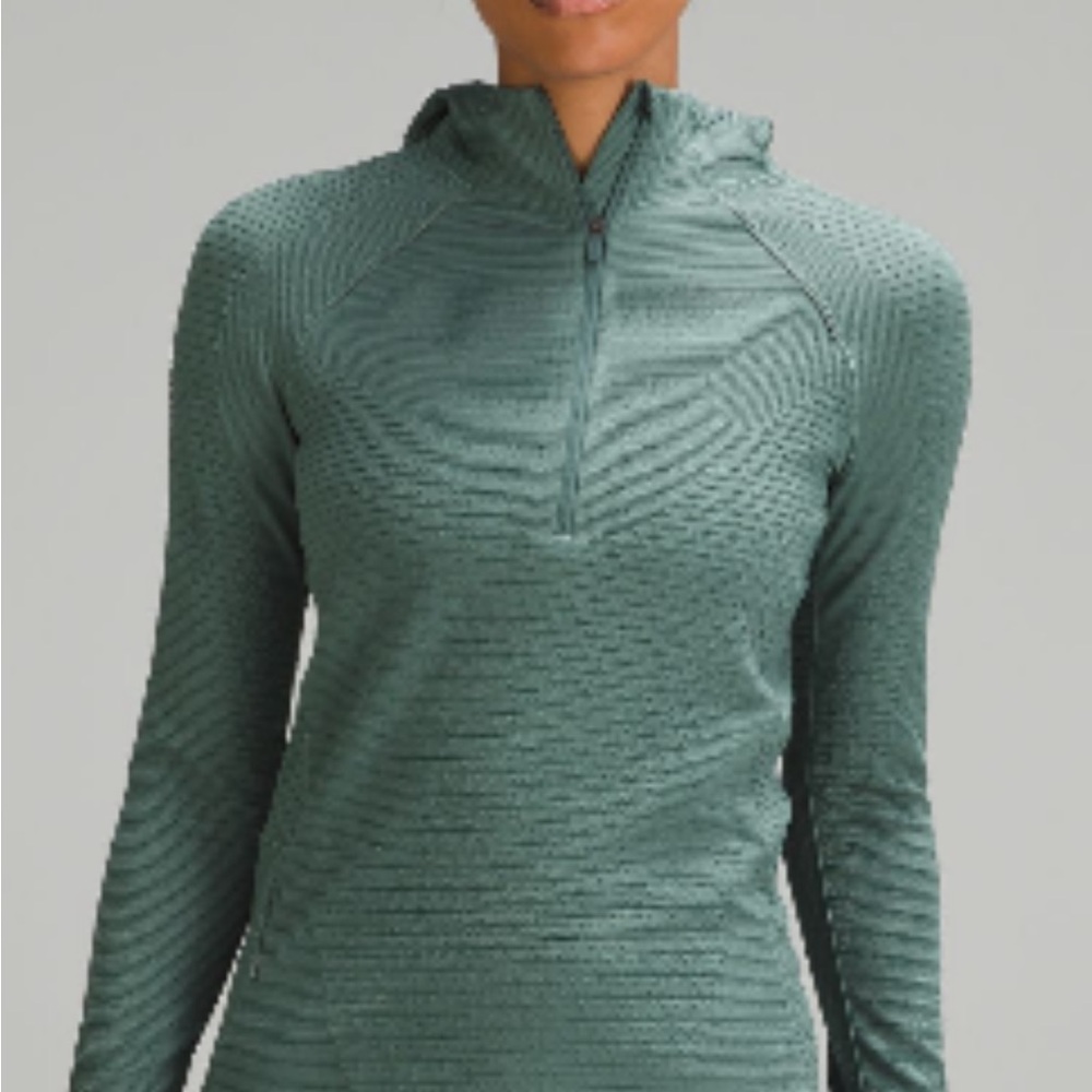 Lululemon Hooded Long Sleeve Pullover sz 4. Never worn